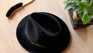 Comment nettoyer un chapeau de cowboy poussiéreux