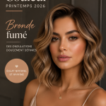 Femme avec des cheveux smoky bronde et des vagues douces au printemps 2026.