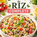 Salade de riz complète garnie de légumes frais et colorés